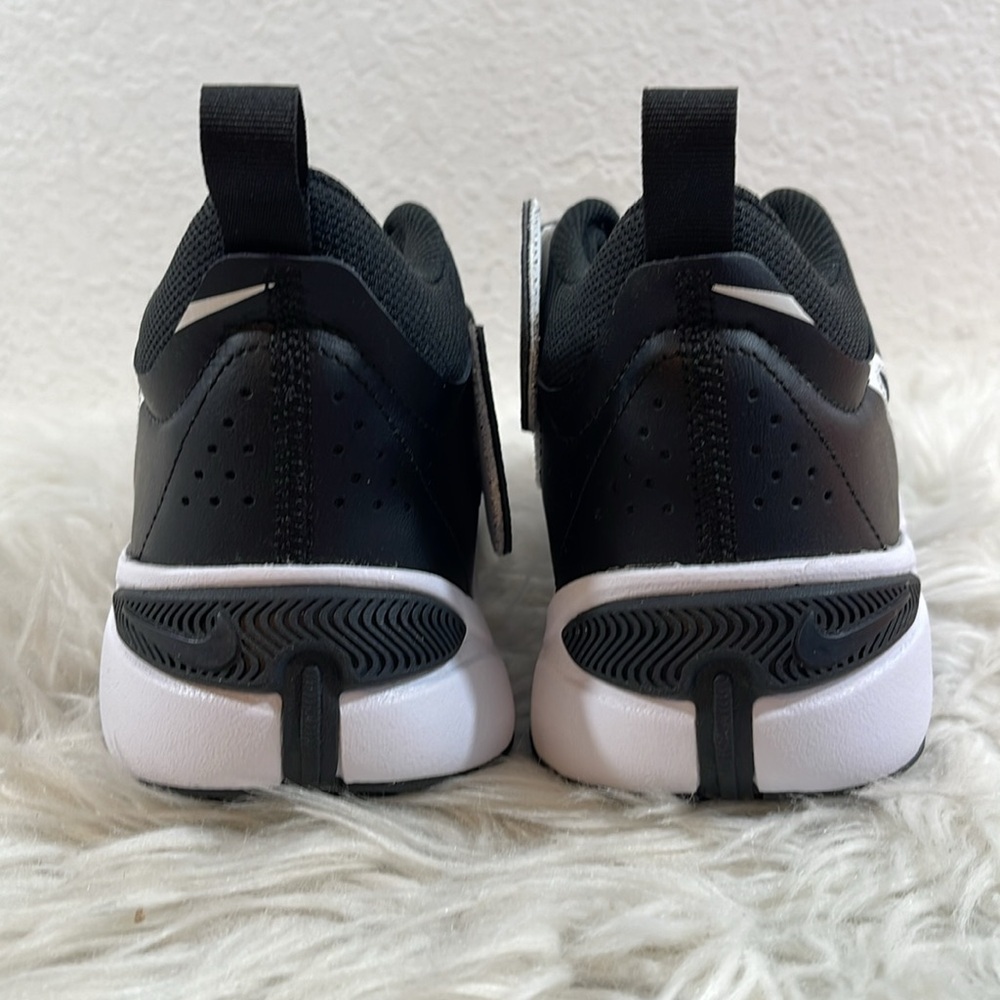 NIKE Team Hustle D 11 Big Kids' Basketball Shoes Black & White Size 7Y NEW - Picture 5 of 16